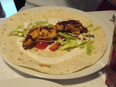 Kebab med kylling og hvidløgsdressing 