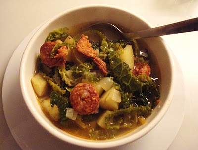 Savoykålssuppe med kartoffel og chorizo