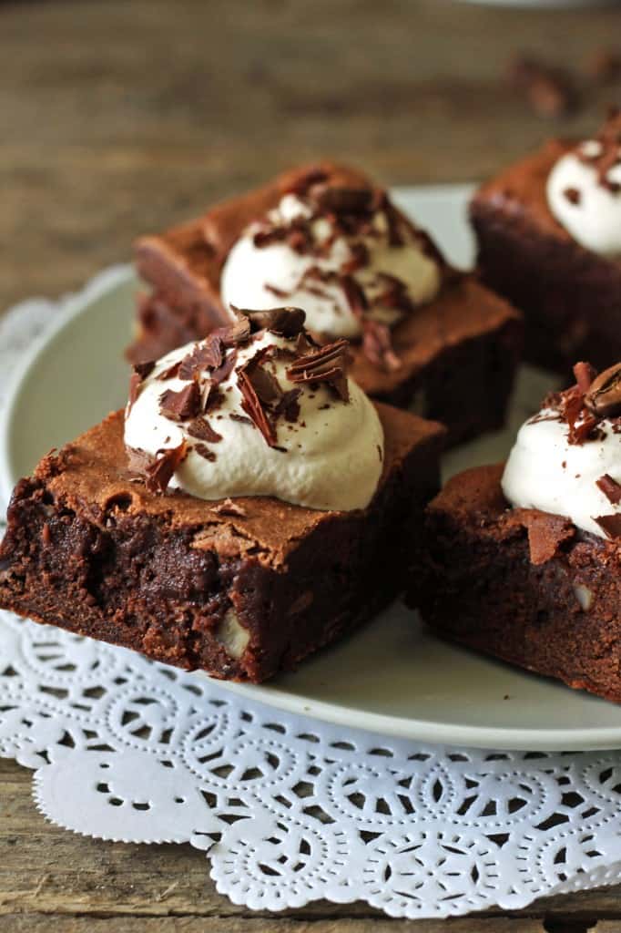brownie med valnødder og chokolade - verdens bedste brownie med nødder