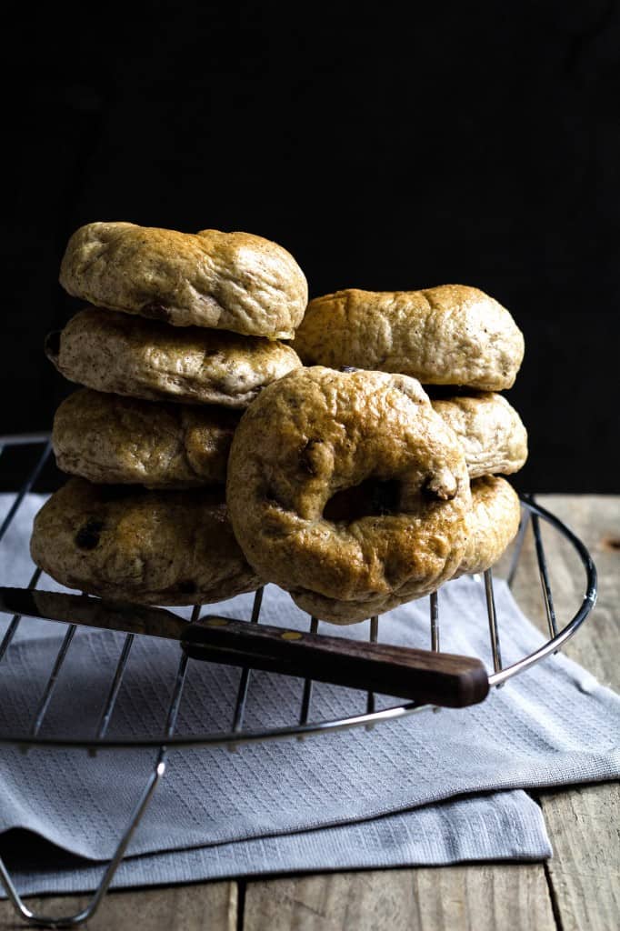 nem opskrift på bagels med kanel og rosiner - julebag