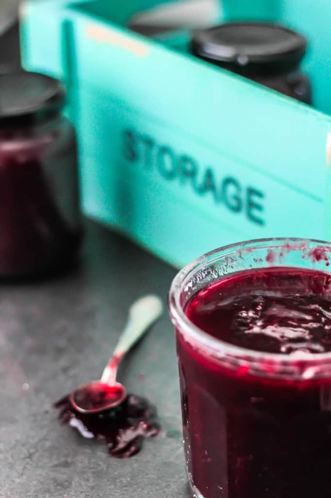 Marmelade med solbær, ribs og syltetøj