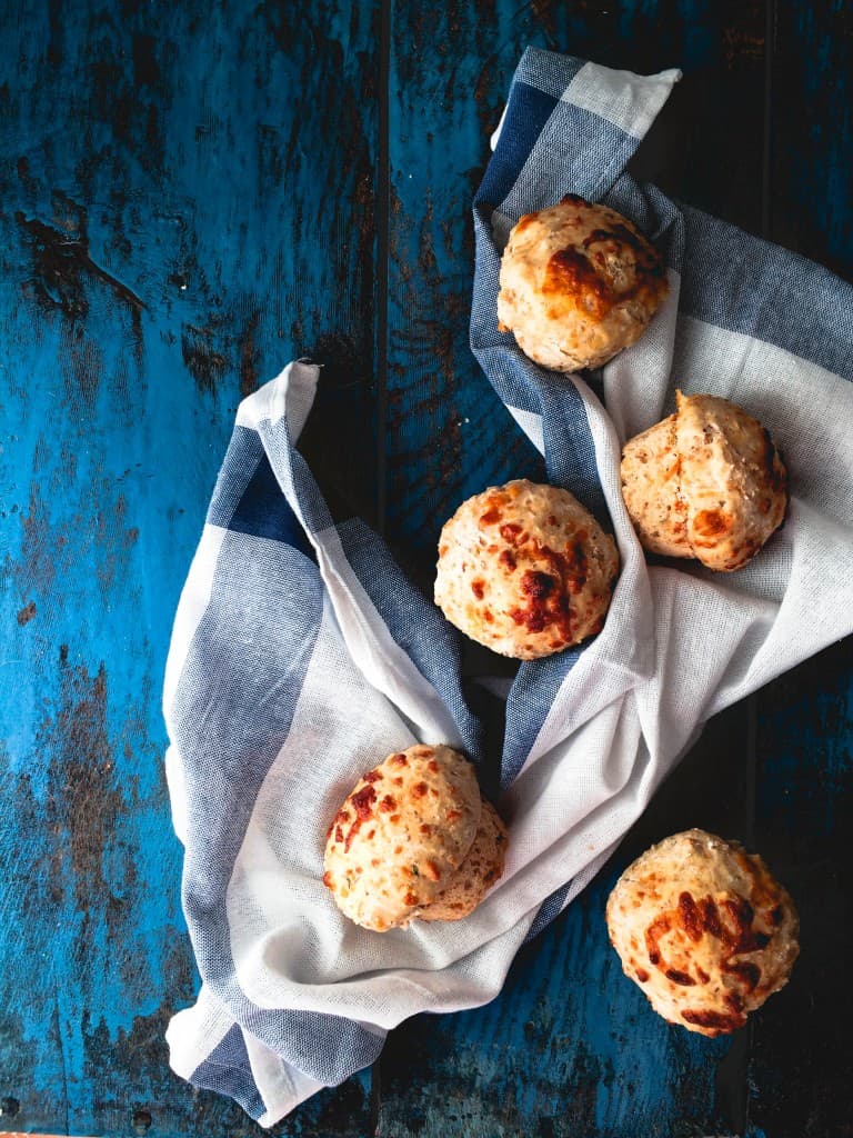 Cheesy Beer Bread / Brød med øl, ost og timian