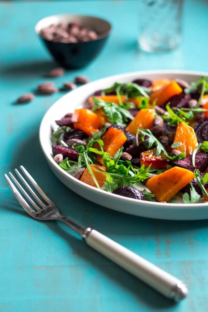 græskar-rødbede-salat-med-saltede-mandler