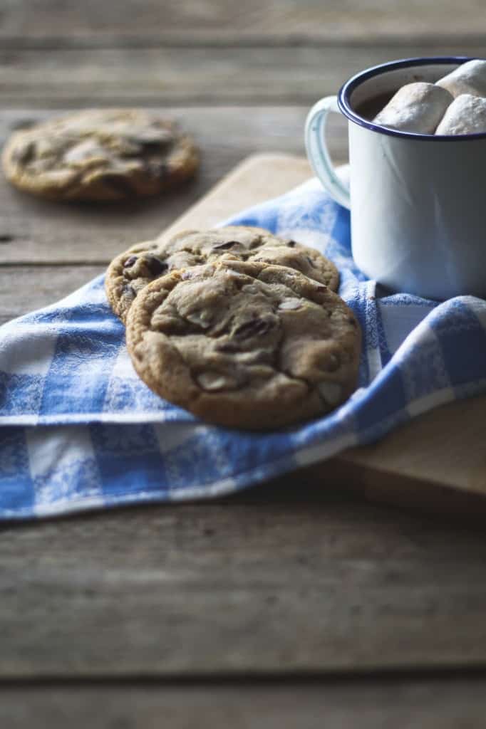 chokolade cookies med nødder opskrift