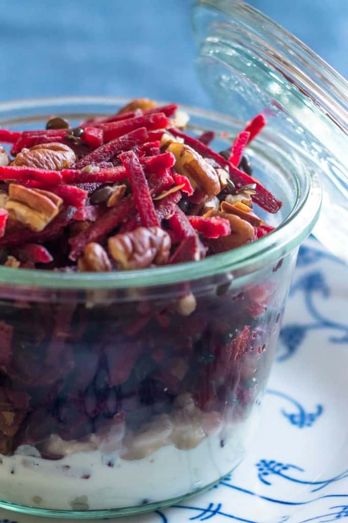 opskrift på rødbedesalat med nødder og hytteost - salat til madpakken (2)