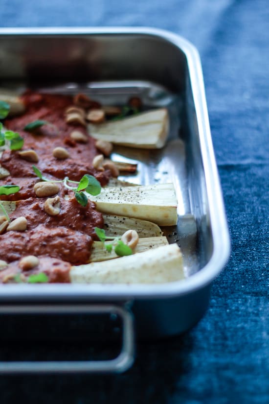 peanutgratinerede - bagte- pastinakker - nem aftensmad (1)