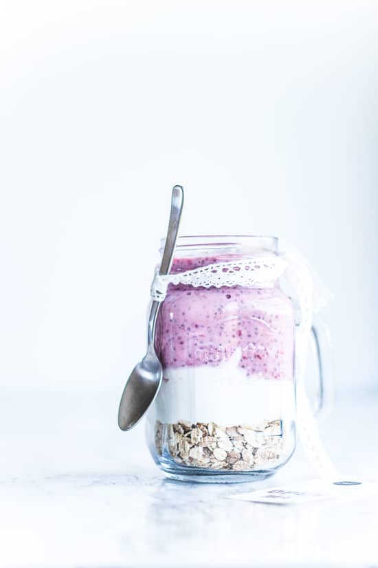 chia grød med græsk yoghurt og hindbær - morgenmad opskrift (1)