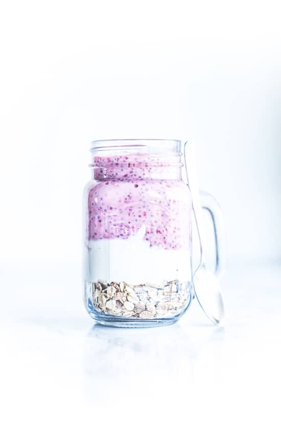 chia grød med græsk yoghurt og hindbær - morgenmad opskrift (1)