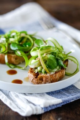 Brød med asparges, feta og balsamico Brød med asparges, feta og balsamico