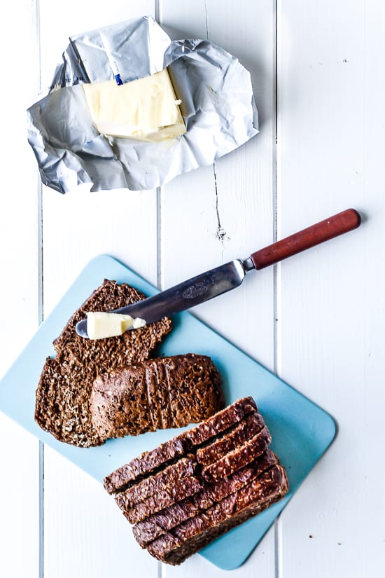 hjemmebagt rugbrød - rugbrød klæg