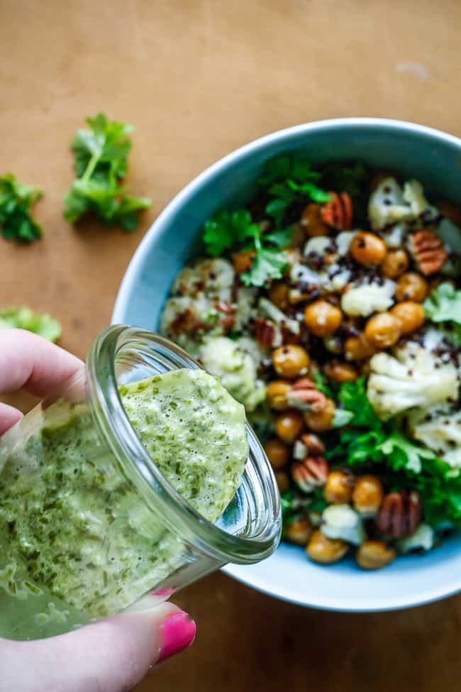 Bagte kikærter og blomkål i quinoasalat med jalapeno-lime dressing - vegetar mad - mad opskrifter