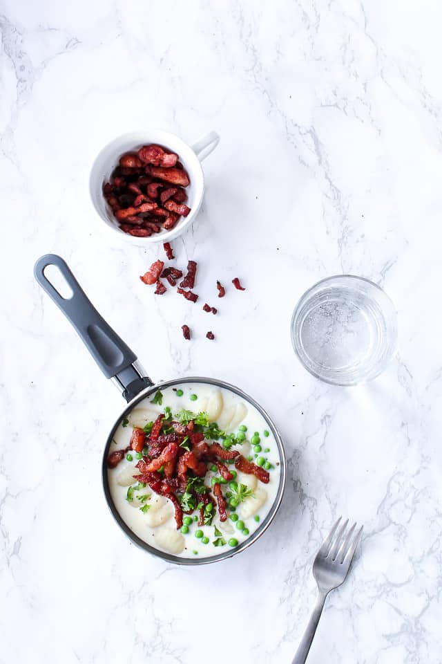 gnocchi med bacon og ærter - gnocchi med ostesauce - opskrift aftensmad (1)