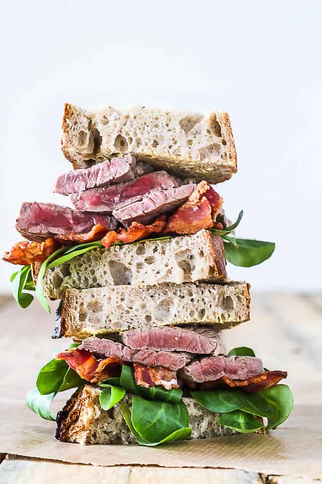 Steak Sandwich - samdwich med bacon og kød - frokost opskrift