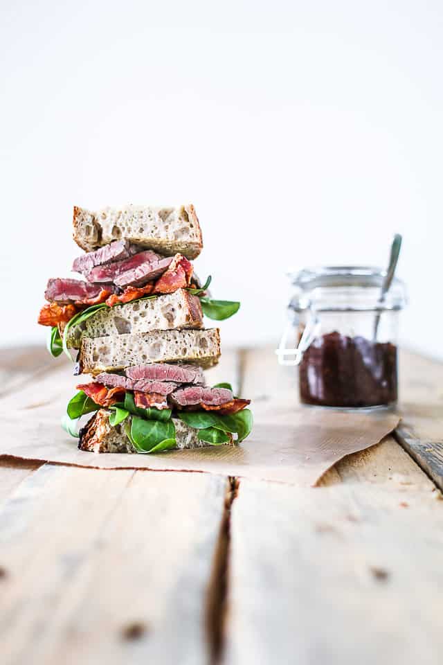 Steak Sandwich - samdwich med bacon og kød - frokost opskrift