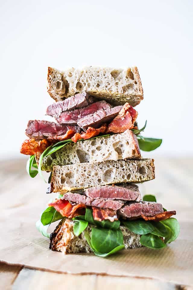 Steak Sandwich - samdwich med bacon og kød - frokost opskrift