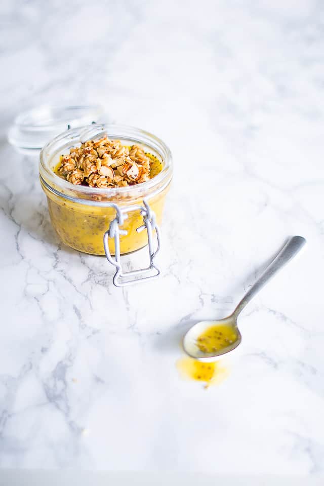 chia grød med mango og kokos - opskrift på sund chiagrød