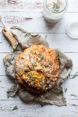 soda bread - brød med cheddar og rosmarin - madbrød (1) soda bread - brød med cheddar og rosmarin - madbrød