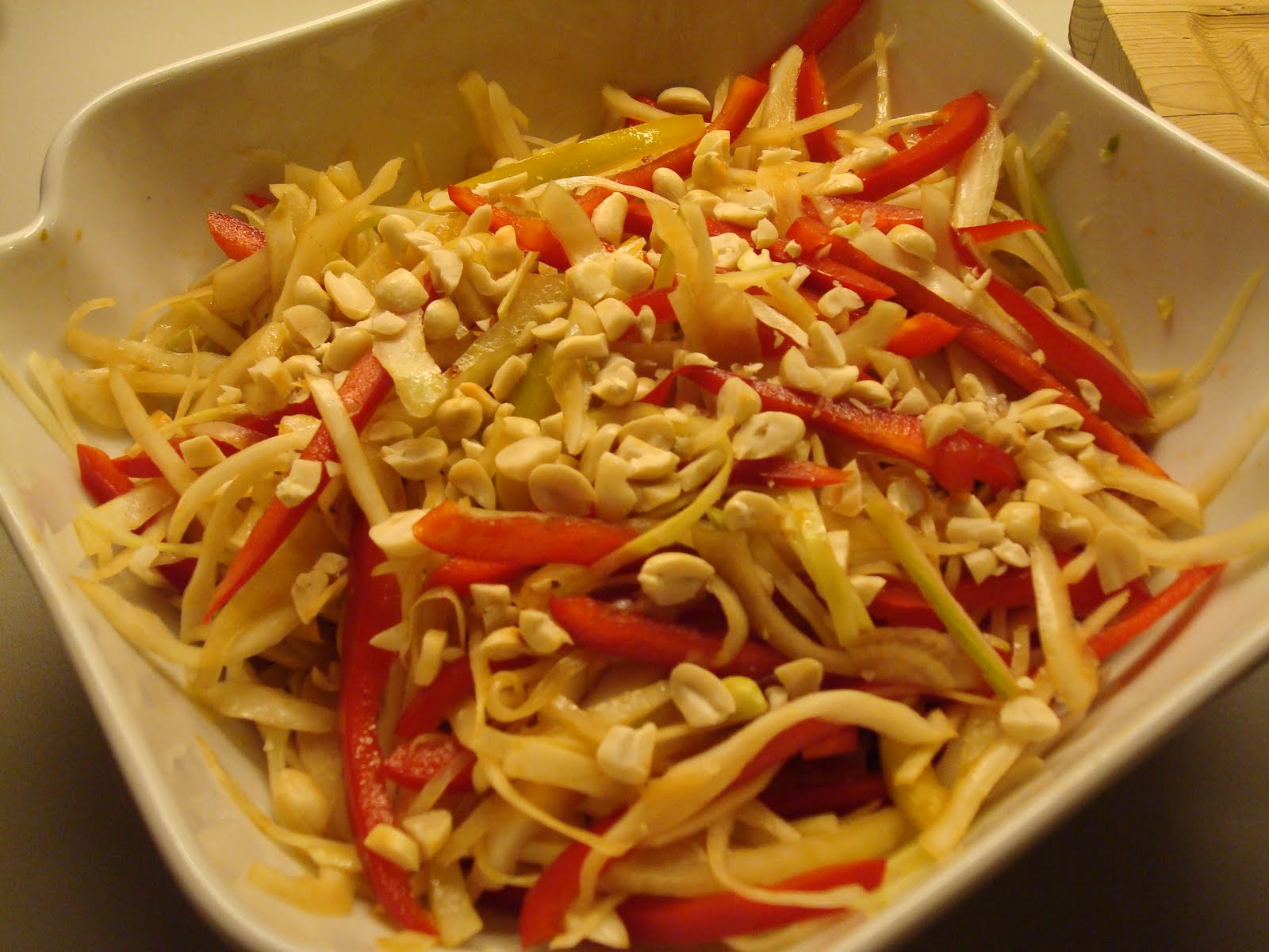 Forårsruller og spicy asiatisk salat med ristede