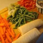 foraarsruller-med-lynstegte-groensager-og-ris