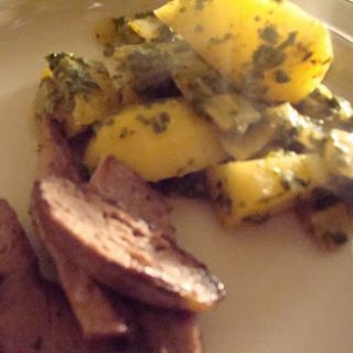 krydrede-kartofler-med-spinat-og-lammestrimler