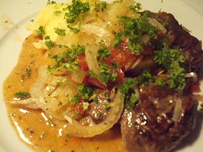 Osso buco med fennikel, gremolata og kartoffelmos Osso buco med fennikel, gremolato og kartoffelmos