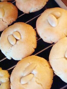 småkager med marcipan - opskrift på småkager til jul