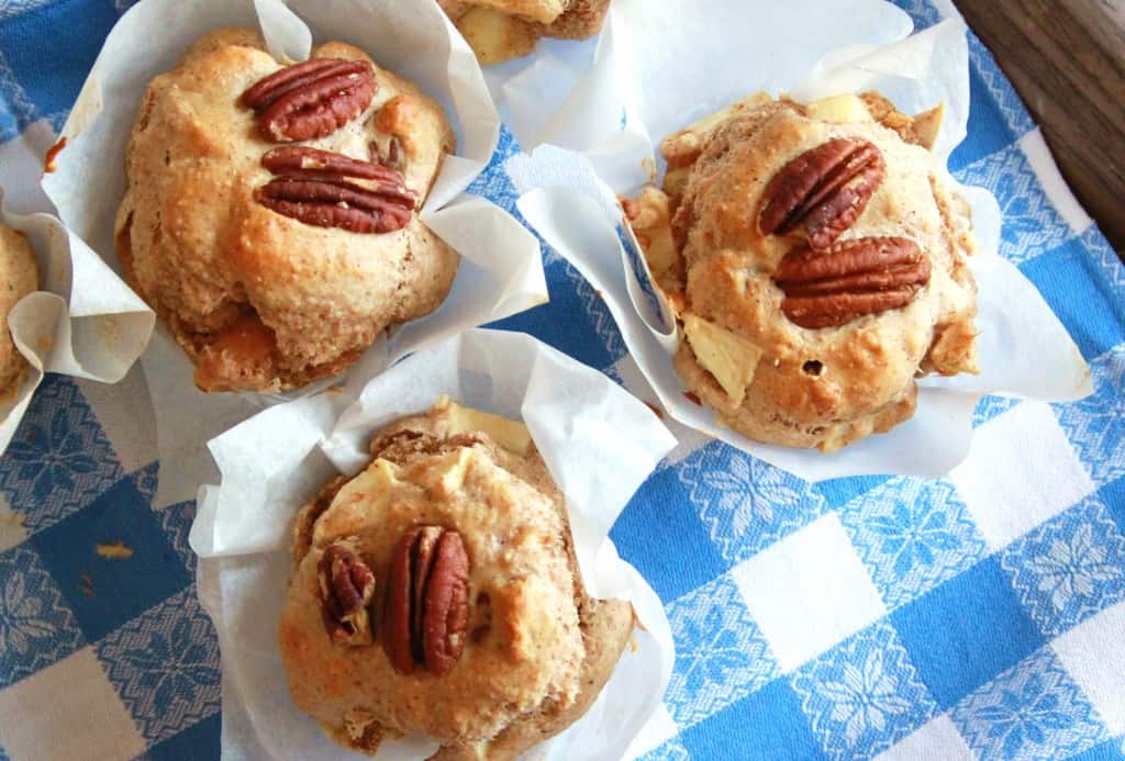 Sunde pecanmuffins med æble og kanel