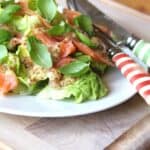 Laksesalat med grov sennepsdressing
