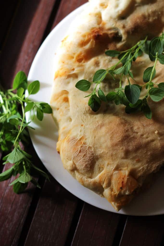 Calzone med skinke, mozzarella and svampefyld