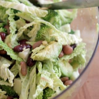 Salat med broccoli, pærer og avocado