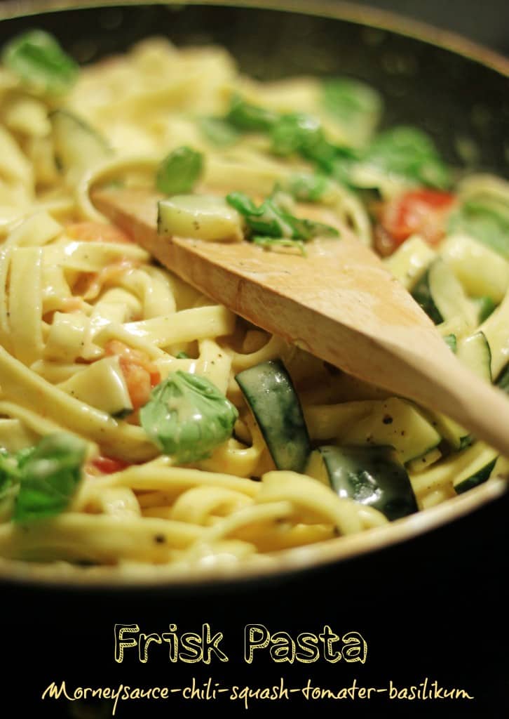 One pot: Frisk pasta med chili, squash, tomater, basilikum