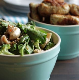Spinatsalat med asiatisk dressing