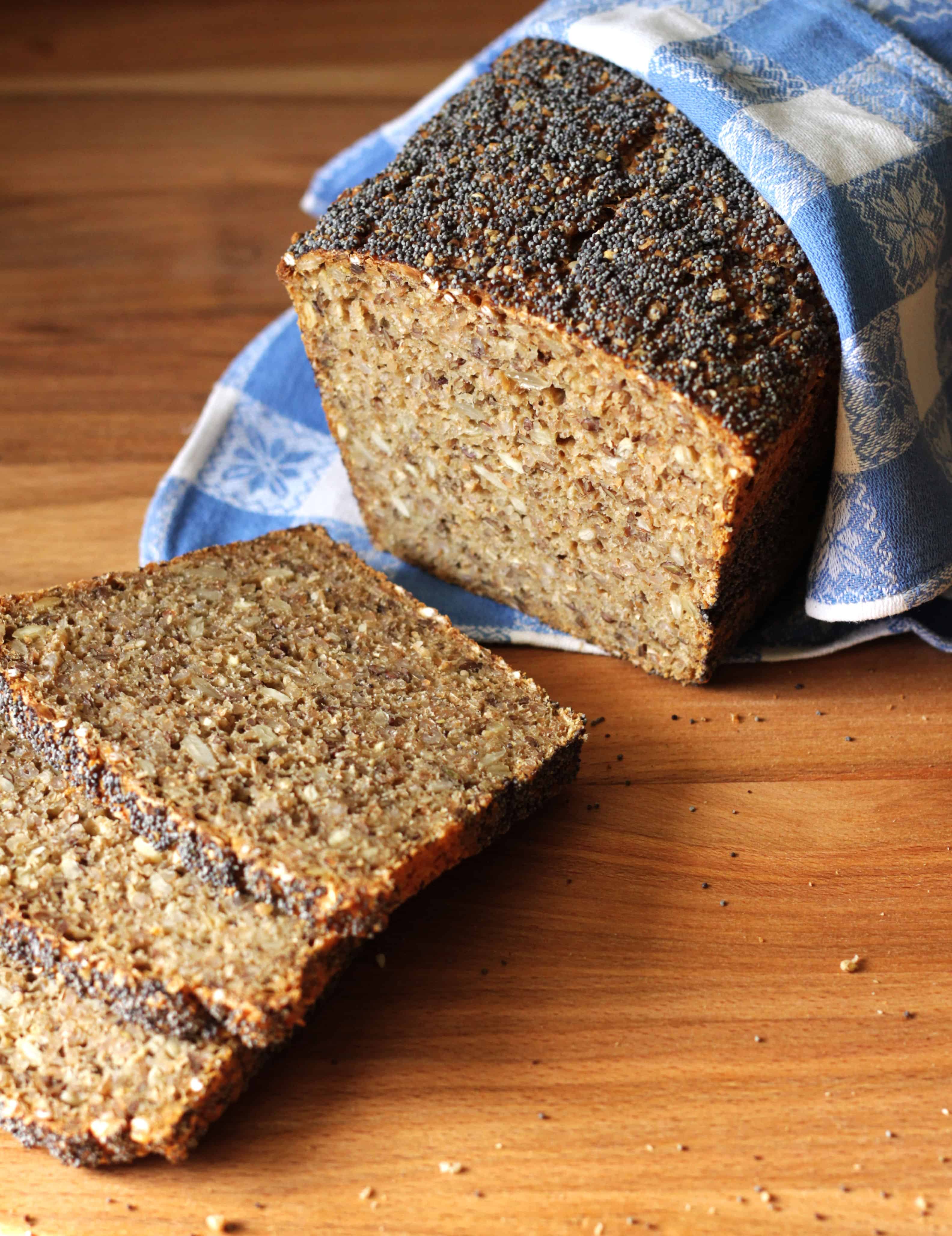 Rugbrød med kerner- det bedste hjemmelavet rugbrød uden surdej