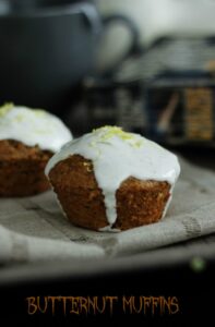 Halloween muffins med butternut squash og citronglasur