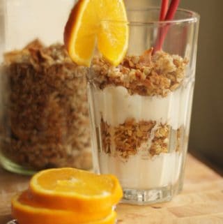 Trope mysli med kokos, mango, ananas