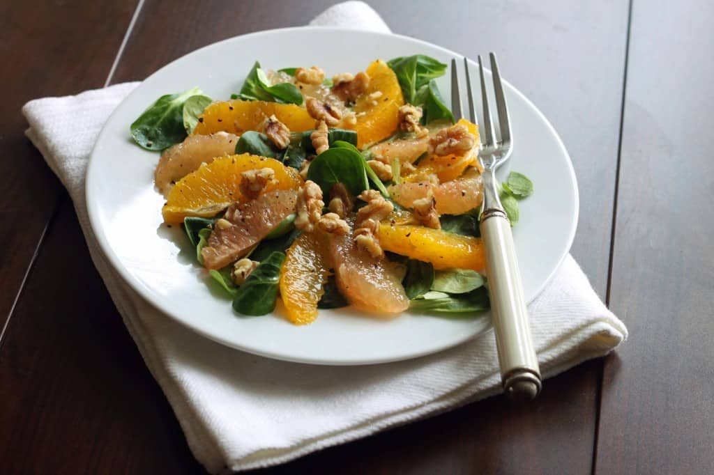 Appelsin/grape salat med valnødder