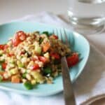 Salat med med kerner og krydret dressing