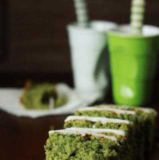 Spinatkage med citronglasur - opskrift på lækker kage med spinat