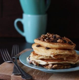 Ricotta-pandekager med kardemomme, chokolade og valnødder