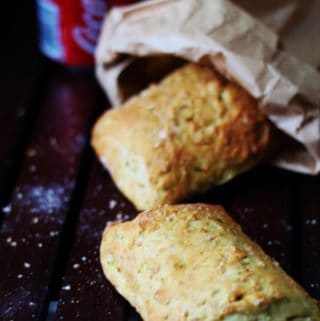 Grove madpakke-brød med rucola-friskost