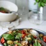 Lun salat med ovnbagte grøntsager, kerner og varme krydderier