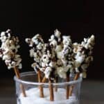 Chokolade-saltstænger med popcorn