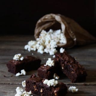 brownies med popcorn - opskrift