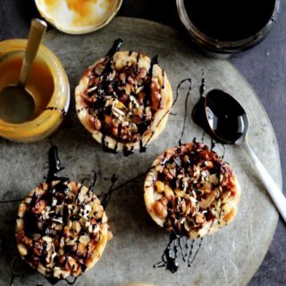 Æblekage med lakrids