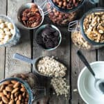 chokolade og nødde granola - opskrift på mysli med nødder og chokolade