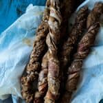 Rugbrødsvridere med serranoskinke