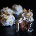 CHOKOLADEKAGE MED ESPRESSO, CHOKOLADEMOUSSE OG MARENGS