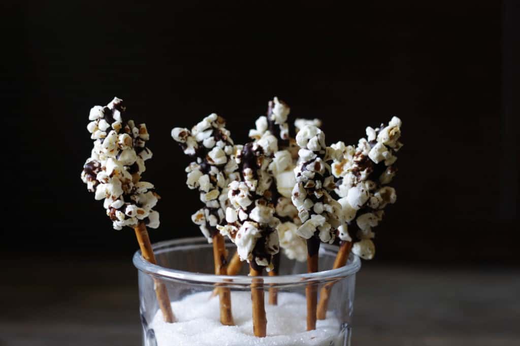 chokolade-saltstænger-popcorn-snack