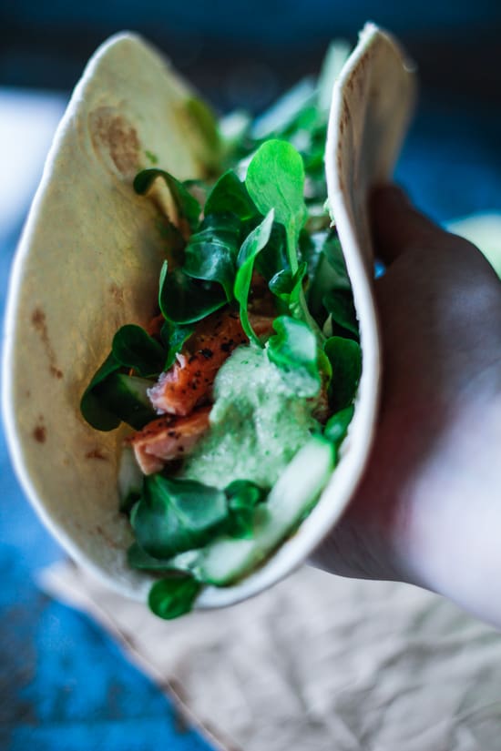 tortilla med laks og ærtehumus - mexicansk mad - opskrift (1)