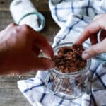 nøddebrud - karamel - snack med nødder - opskrift